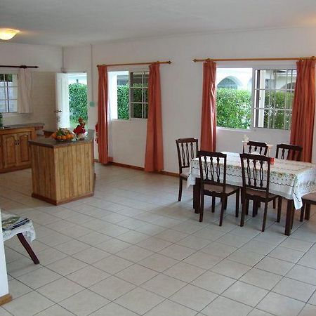 Rowsvilla Guest House Beau Vallon  Bagian luar foto